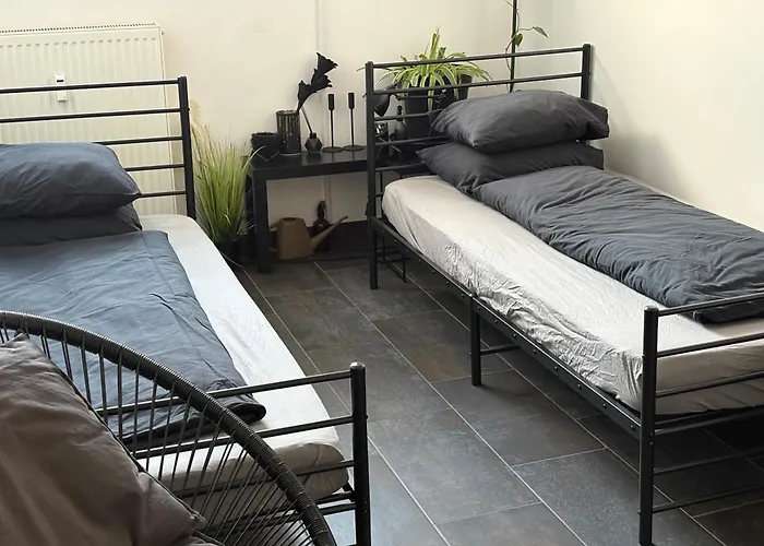 Industrial Zone -studio 4 アパート